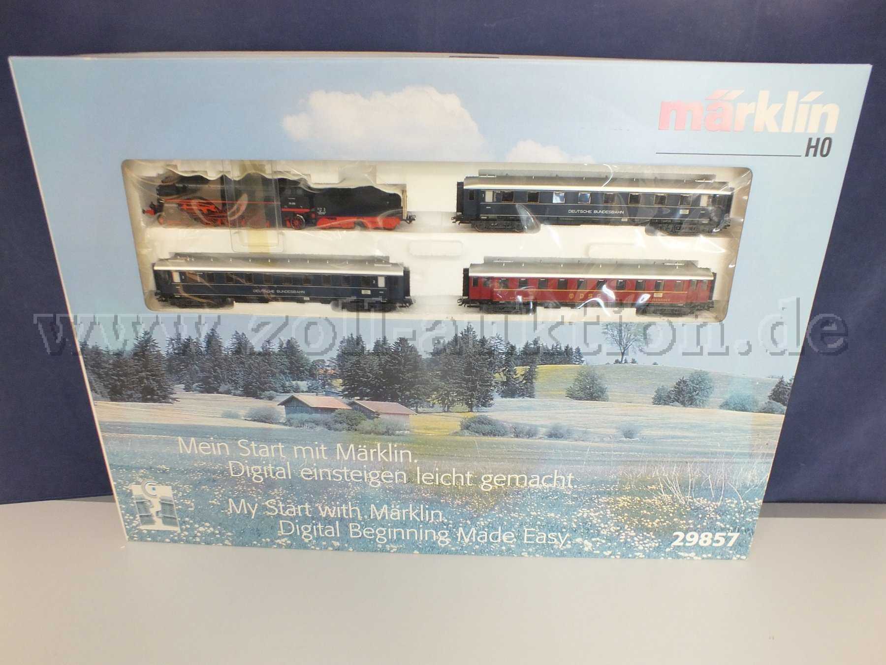 Gesamtansicht des Zugset "Mein Start bei Märklin" Nr. 29857 OVP von vorne stehend