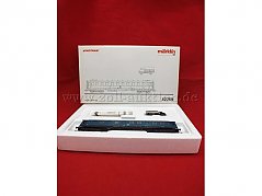 Gesamtansicht des Bauwagens und Unimogs mit OVP