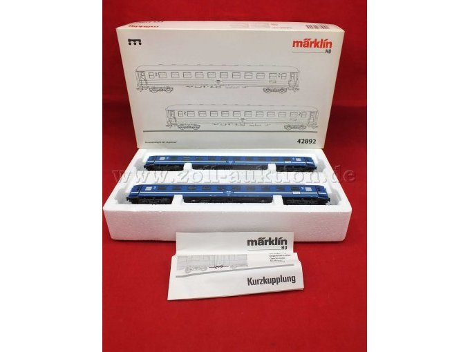 Gesamtansicht der Personenwagen in OVP mit Betriebsanleitung.