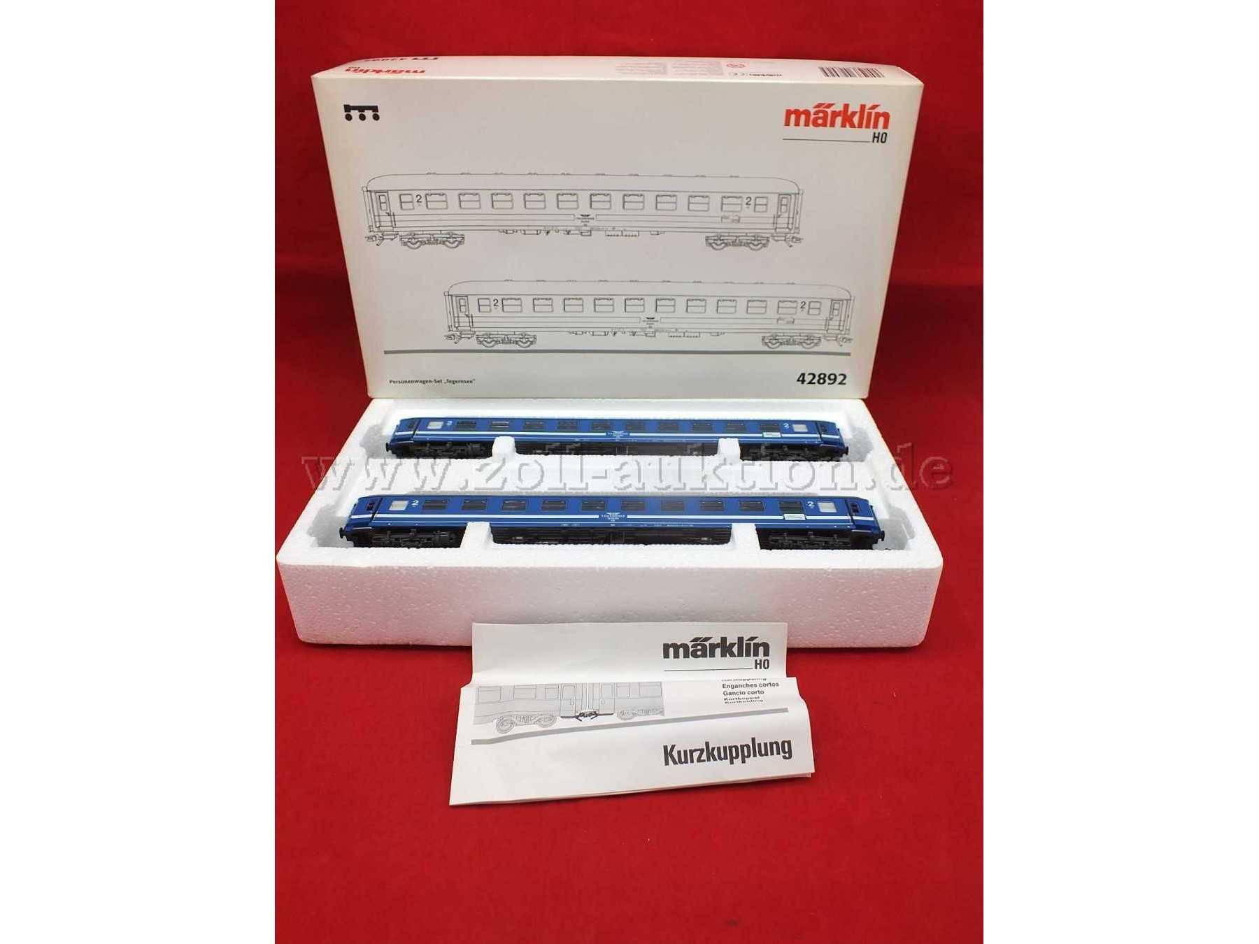 Gesamtansicht der Personenwagen in OVP mit Betriebsanleitung.