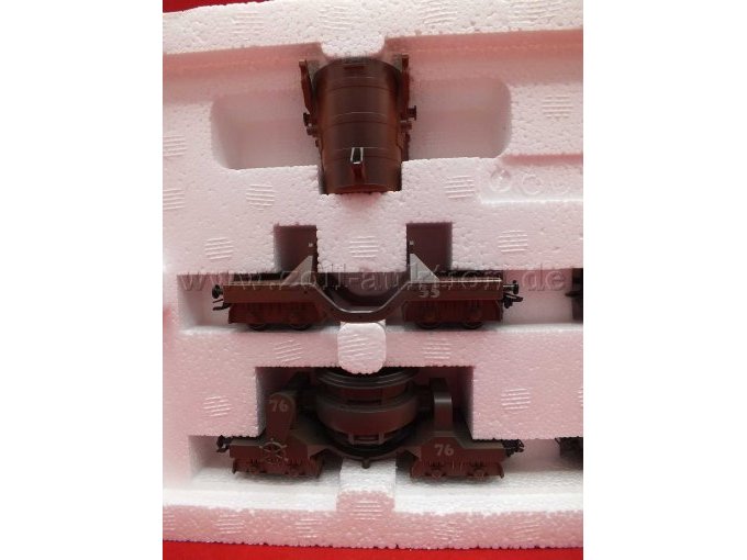 Detailansicht links Roheisenpfannnenwagen und Schlackenwagen