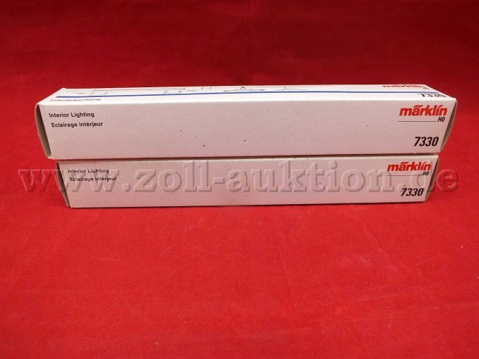 Aufnahme der OVP von oben liegend mit Beschädigung und Beschriftungen von Märklin