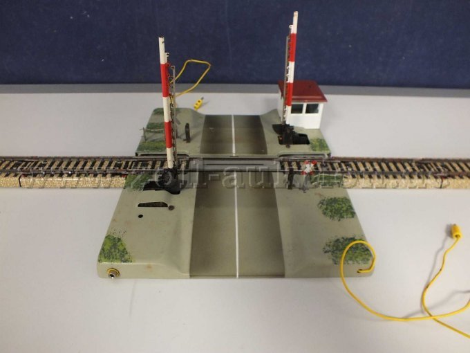 Ansicht Bahnübergang und Anschluss mit Bahnhäuschen