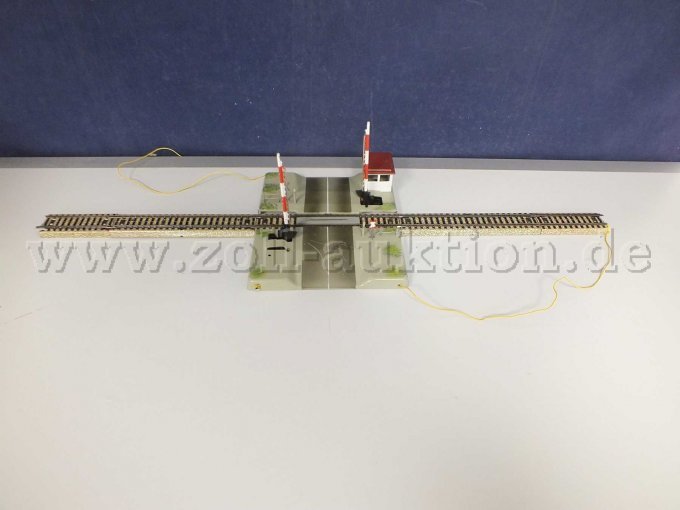 Ansicht Märklin Bahnübergang 7192 mit zwei Halbschranken ohne OVP