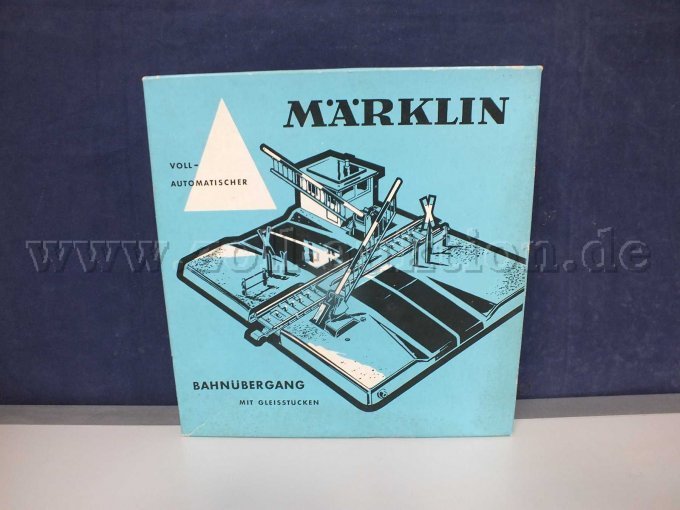 Vorderansicht der Verpackung mit Beschädigungen