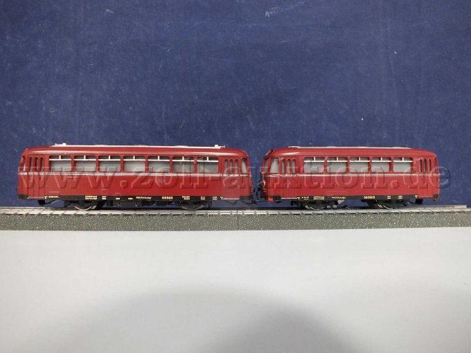 Seitliche Ansicht Märklin DB 800 Schienenbus mit DB 800 B Beiwagen
