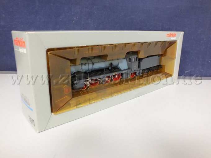 Seitenansicht der Dampflok Klasse C der K.W.St.E mit Angaben von Märklin in der Umverpackung