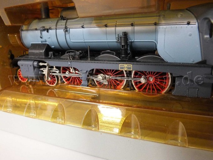 Detailaufnahme der Treibstange, Kuppelstange und Schwingenstange