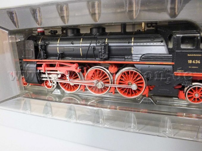 Detailaufnahme der Treibstange, Kuppelstange und Schwingenstange