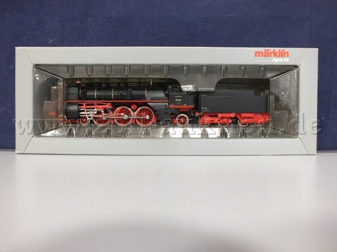 Detailansicht der Dampflokomotive BR 18.4 der DRG in der Umverpackung