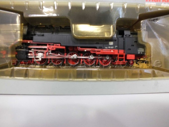 Detailaufnahme der Dampflokomotive BR 85 im Blister