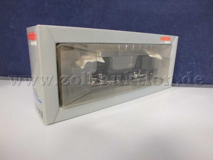 Seitenansicht der Dampflok mit Angaben von Märklin in der Umverpackung
