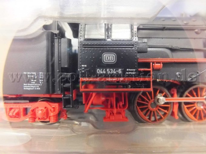 Detailaufnahme der Betriebsnummer  044 534-6 und Aufschriften