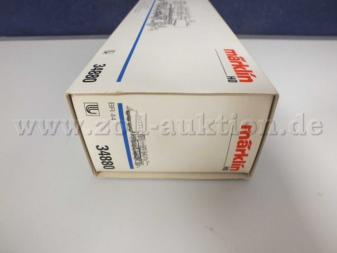 Seitliche Ansicht der OVP von rechts liegend mit Beschädigung