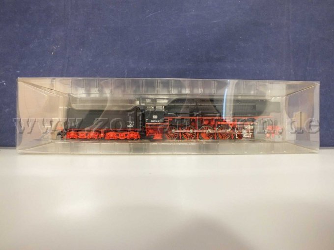 Detailaufnahme der Dampflokomotive mit Schlepptender mit Aufschrift im Blister ohne OVP