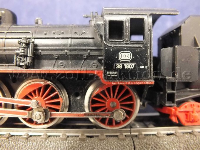 Detailaufnahme der Dampflok mit Betriebsnummer 38 1807 und Aufdrucken