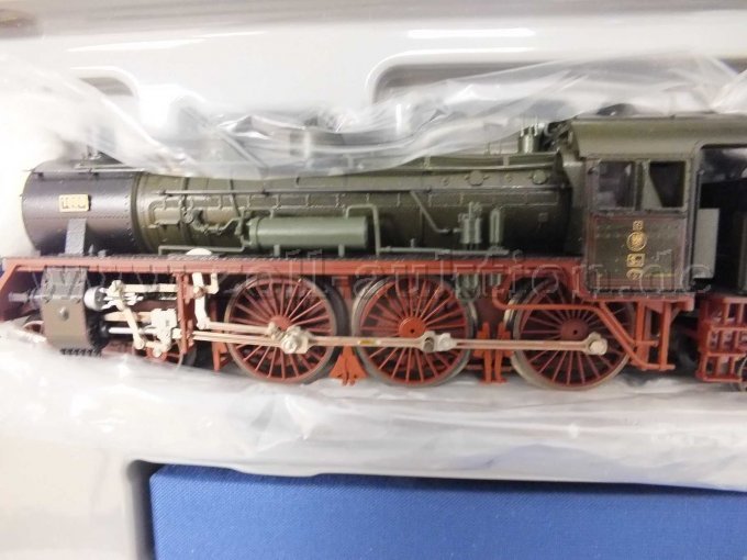 Detailaufnahme Schnellzugdampflokomotive S10 in der Umverpackung