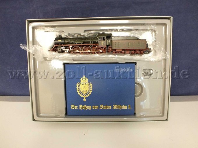 Ansicht der Schnellzugdampflokomotive S10 in geöffneter Umverpackung