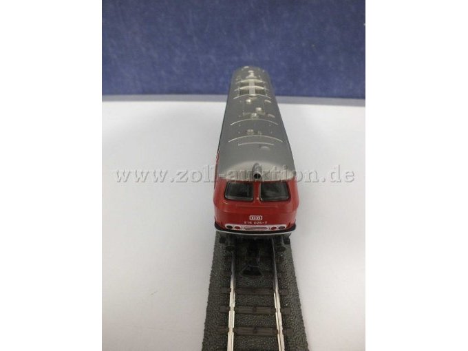 Vorderansicht der Lokomotive BR 216 von vorne
