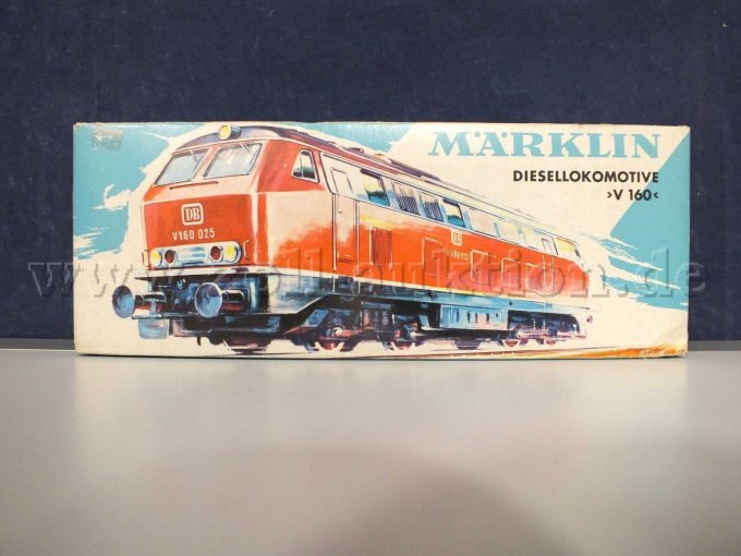 Vorderansicht der Verpackung mit Beschädigungen