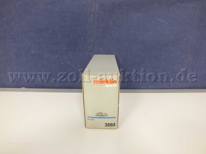 Seitliche Ansicht der OVP von rechts liegend mit Beschädigung