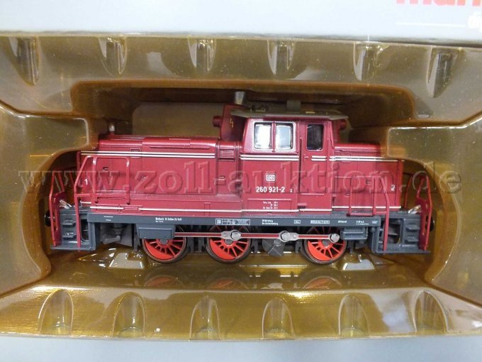 Detailaufnahme der Diesellokomotive BR 260 der DB mit Aufschrift der Betriebsnummer 260 921-2.