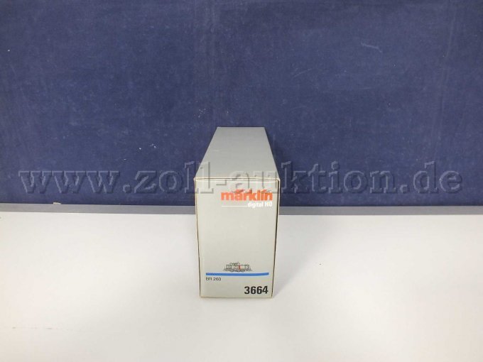 Seitliche Ansicht der OVP von links liegend mit Beschädigung