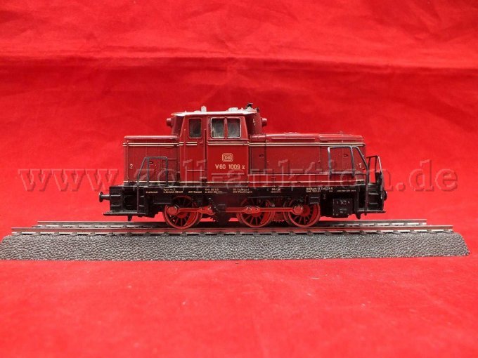 Seitenansicht der Märklin Diesellokomotive von lrechts