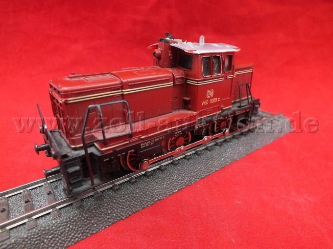 Seitliche Aufnahme der Seitenansicht der Märklin Diesellokomotive von vorne