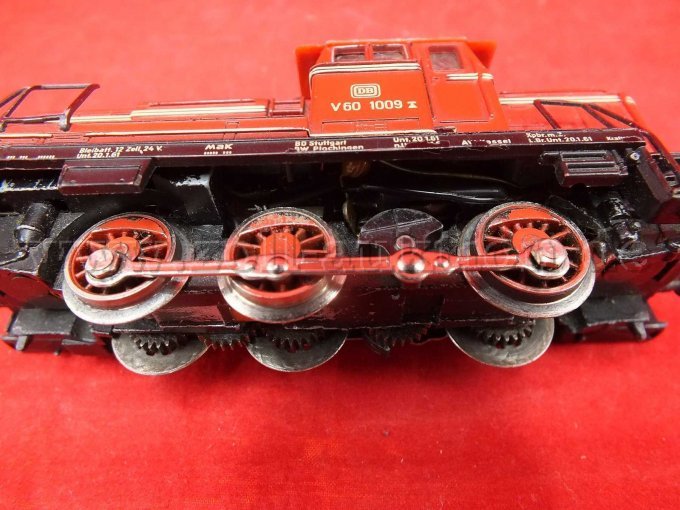 Detailaufnahme der Treibstange, Kuppelstange und Schwingenstange