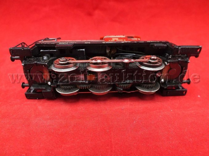 Detailaufnahme der der Treibstange, Kuppelstange und Schwingenstange von der Unterseite