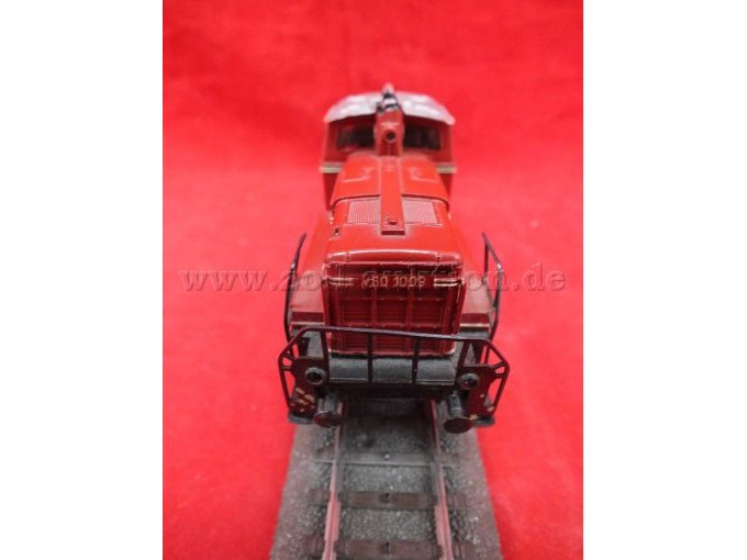 Aufnahme der BR V 60 von vorne. Blick auf Führerstand 1 in Fahrtrichtung