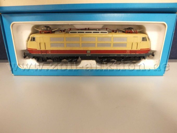 Ansicht der Lokomotive BR 103 in der Umverpackung