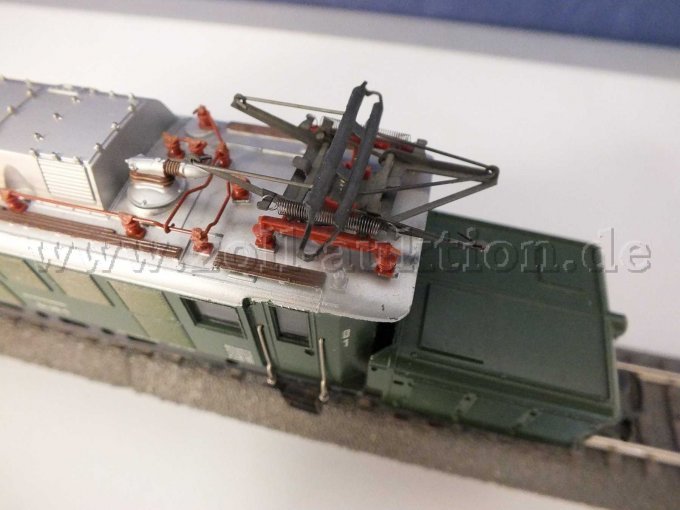 Detailaufnahme Stromabnehmer rechts