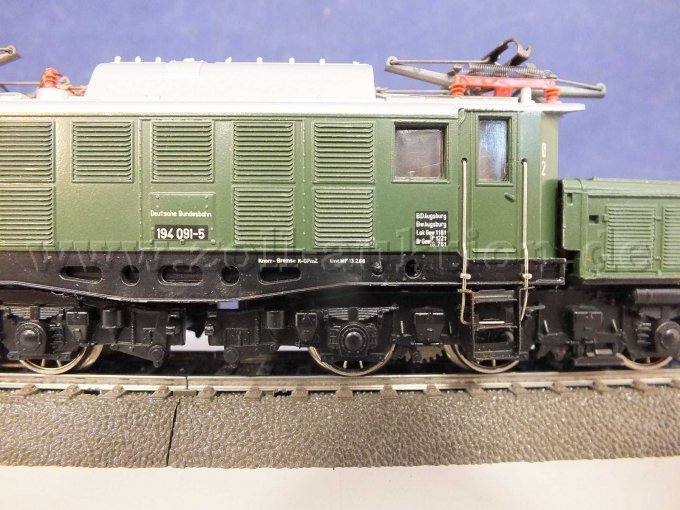 Typenbezeichnung und Wagennummer