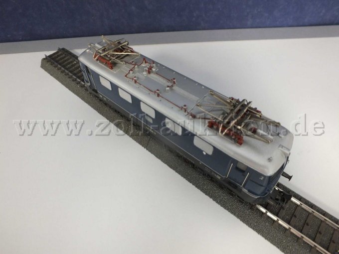 Aufnahme der BR 141 von oben mit Stromabnehmern