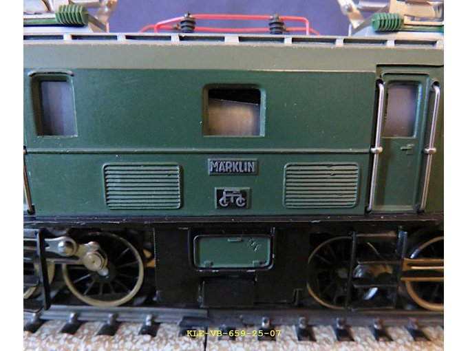 Beschriftung Märklin; Scheibe schief eingesetzt