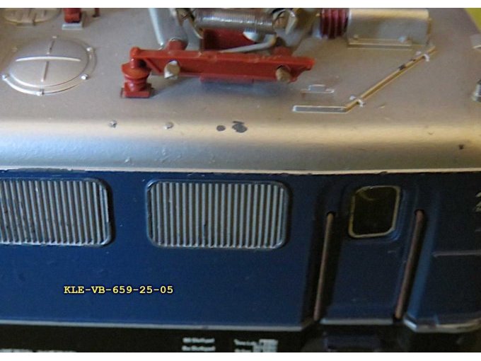 Beispiel Lackschäden; Halterung Pantograph abgebrochen