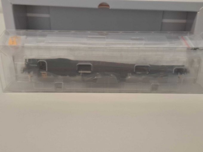 Lokomotive außerhalb vom Karton