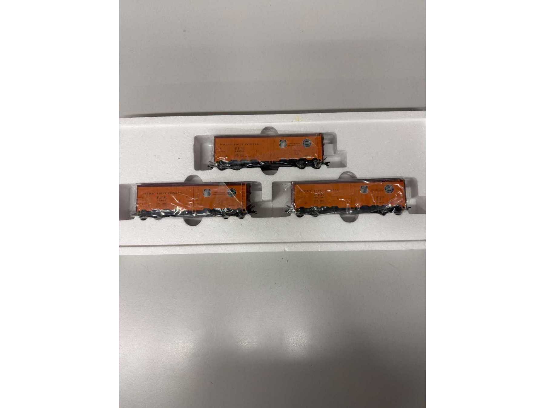 Waggons in Verpackung