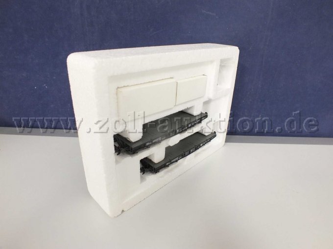 Seitliche Aufnahme des Schwerlastwagen-Set Baumaschinen in der Umverpackung