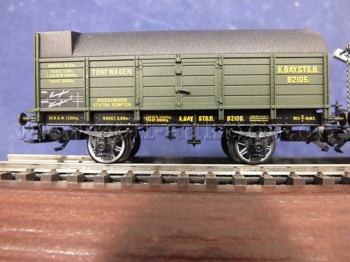 Detailaufnahme Hochbordwagen mit Bremserhaus und Plane von Märklin