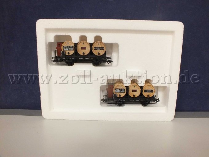 Aufnahme der 2 Fasswagen der badischen Staatseisenbahnen mit Echtholzfässer in der Umverpackung.