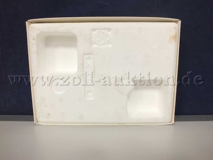 Rückseite der OVP mit Beschädigungen