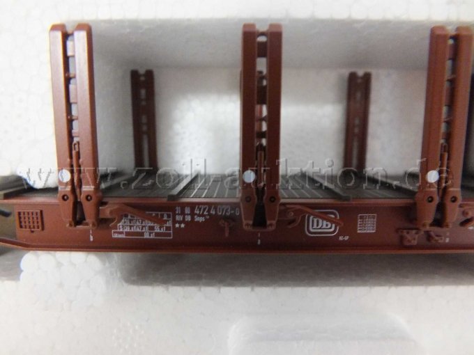 Detailaufnahme des Rungenwagen mit Anschriften und Wagennummer (31 80 472 4073- 0)