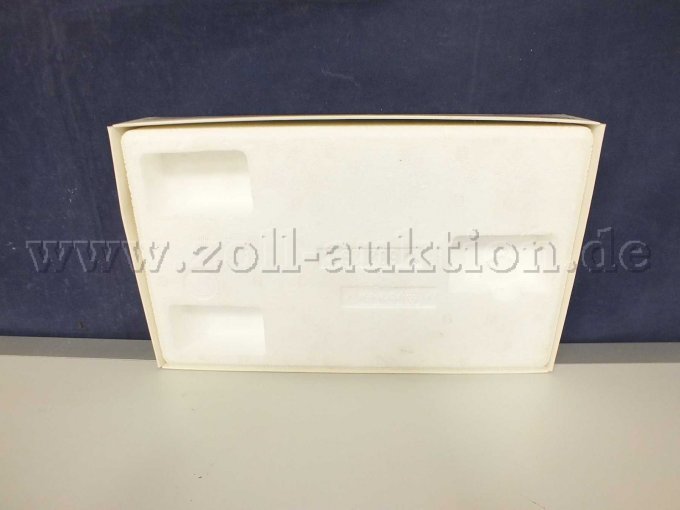 Rückseite der OVP mit Beschädigungen