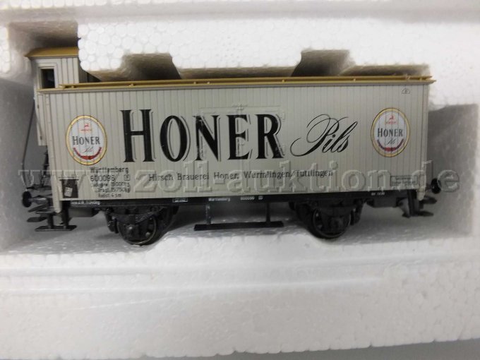 Detailaufnahme gedeckter Güterwagen mit Bremserhaus Honer Pils