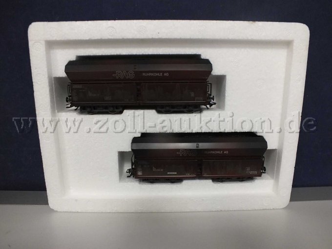 Aufnahme der 2 Selbstentladewagen Fals der RAG in der Umverpackung.