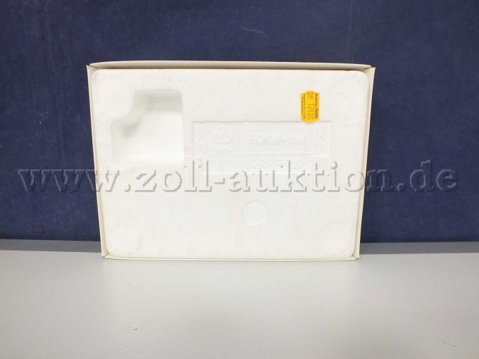 Rückseite der OVP mit Beschädigungen