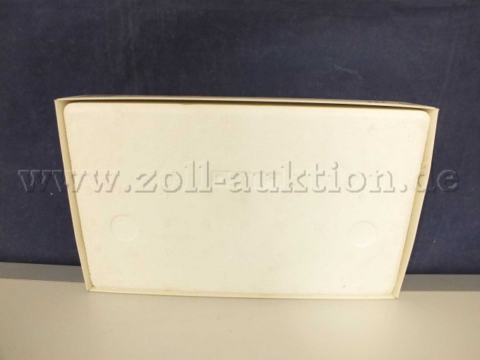 Rückseite der OVP mit Beschädigungen